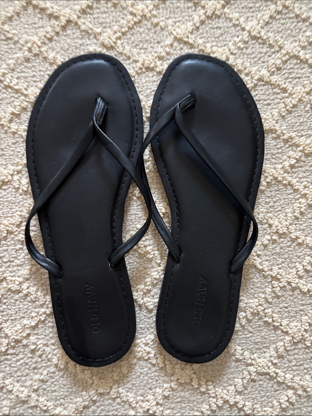 Old Navy Black Thin Strap Flip Flop Sandals